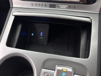 Hyundai Kona 64kWh Premium (10.5kW Charger) (204 ps) - UPGRADED SOUND - LED
