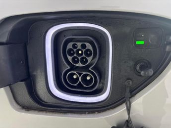 Hyundai Kona 64kWh Premium (10.5kW Charger) (204 ps) - UPGRADED SOUND - LED