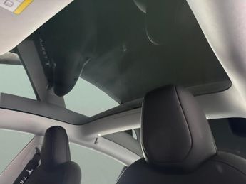 Tesla Model 3 Saloon RWD (208 ps) - PARK ASSIST - LED - REVERSE CAM
