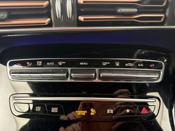 Mercedes-Benz EQC EQC 400 80kWh AMG Line 4MATIC (408 ps) - HEATED LEATHER - COMFOR