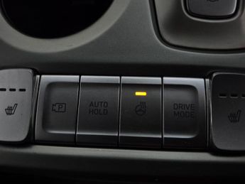 Hyundai Kona 64kWh Premium (10.5kW Charger) (204 ps) - KEYLESS ENTRY - LED - 