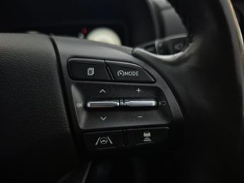 Hyundai Kona 64kWh Premium (10.5kW Charger) (204 ps) - KEYLESS ENTRY - LED - 