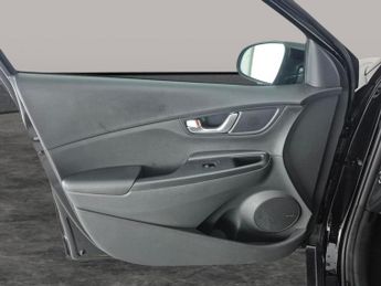 Hyundai Kona 64kWh Premium (10.5kW Charger) (204 ps) - KEYLESS ENTRY - LED - 