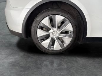 Tesla Model Y SUV RWD (346 ps) - HEATED STEERING - WIFI - BLIND SPOT ASSIST