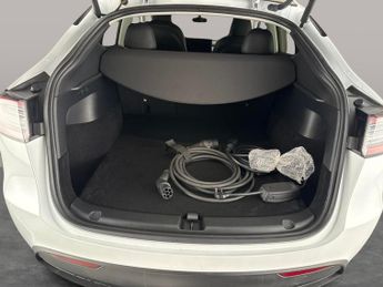 Tesla Model Y SUV RWD (346 ps) - HEATED STEERING - WIFI - BLIND SPOT ASSIST