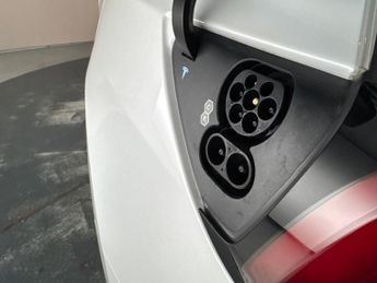 Tesla Model Y SUV RWD (346 ps) - HEATED STEERING - WIFI - BLIND SPOT ASSIST