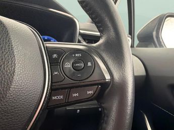 Toyota Corolla 1.8 VVT-h Design CVT (140 ps) - REVERSE CAM - NAV - HEATED SEATS