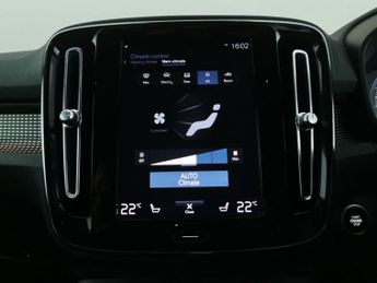 Volvo XC40 2.0 T4 R-Design (190 ps) - SENSUS SAT NAV - BLACK ROOF RAILS - P