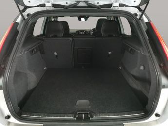 Volvo XC40 2.0 T4 R-Design (190 ps) - SENSUS SAT NAV - BLACK ROOF RAILS - P
