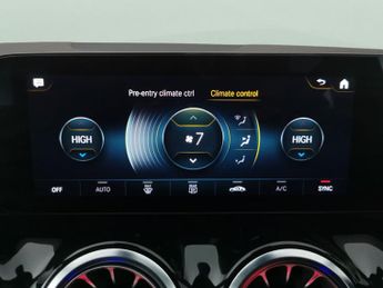 Mercedes-Benz EQA EQA 350 66.5kWh AMG Line 4MATIC (292 ps) - REVERSE CAM - NAV - A