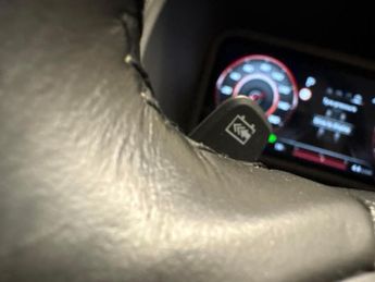 Hyundai Kona 64kWh Premium (10.5kW Charger) (204 ps) - KEYLESS ENTRY - LED - 