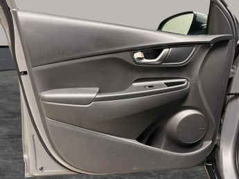 Hyundai Kona 64kWh Premium (10.5kW Charger) (204 ps) - KEYLESS ENTRY - LED - 