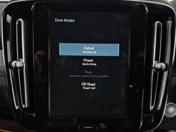 Volvo XC40 1.5h T5 Twin Engine Recharge 10.7kWh R-Design Pro Plug-in (262 p