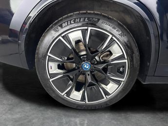 BMW iX3 80kWh M Sport Pro (286 ps) - HUD - PARK ASSIST - HK AUDIO