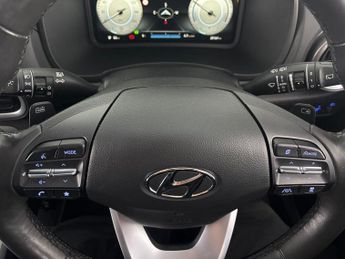 Hyundai Kona 64kWh Premium (10.5kW Charger) (204 ps) - UPGRADED SOUND - LED