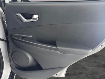 Hyundai Kona 64kWh Premium (10.5kW Charger) (204 ps) - UPGRADED SOUND - LED