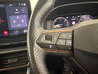 Cupra Formentor 1.4 eHybrid 12.8kWh V2 Plug-in DSG (204 ps) - LED - REVERSE CAM 
