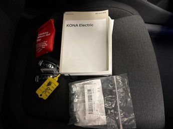 Hyundai Kona 64kWh Premium (10.5kW Charger) (204 ps) - LED - REVERSE CAM - NA