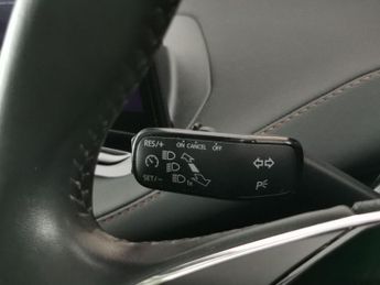 Skoda Enyaq iV 62kWh 60 (DC120kW) (179 ps) - KEYLESS START - LED LIGHTS - SA