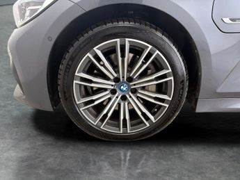 BMW 3 Series 2.0 330e 12kWh M Sport Plug-in (292 ps) - HEATED SEATS - ADAPTIV