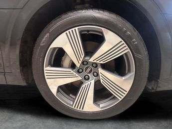 Audi e-tron 55 S line Sportback quattro 95kWh (11kW Charger) (408 ps) - ADJU