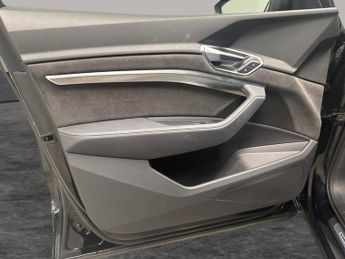 Audi e-tron 55 S line Sportback quattro 95kWh (11kW Charger) (408 ps) - ADJU