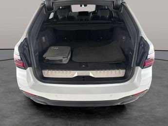 BMW 5 Series 2.0 530e 12kWh M Sport Touring Plug-in Steptronic (292 ps) - SUN