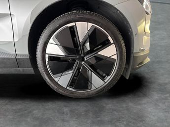 Volvo Ex30 Twin Performance 69kWh Ultra AWD (428 ps) - CARPLAY - HK AUDIO