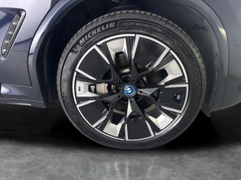 BMW iX3 80kWh M Sport Pro (286 ps) - HUD - PARK ASSIST - HK AUDIO