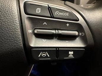Hyundai Kona 64kWh Premium (10.5kW Charger) (204 ps) - LED - REVERSE CAM - NA