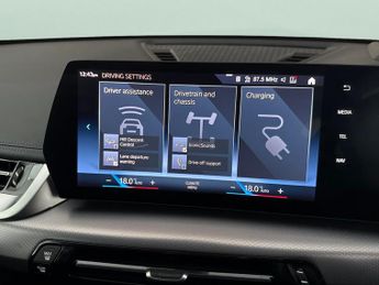 BMW iX1 30 66.5kWh M Sport xDrive (11kW Charger) (313 ps) - REVERSE CAM 