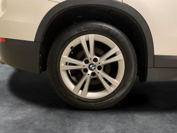 BMW X1 2.0 20i SE xDrive (192 ps) - BLACK ROOF RAILS - NAV - PERFORMANC