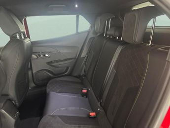 Peugeot E-2008 50kWh GT Premium (136 ps) - REVERSE CAM - ALCANTARA - NAV