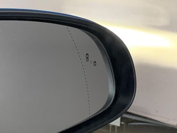 Hyundai Kona 64kWh Premium (10.5kW Charger) (204 ps) - UPGRADED SOUND - KEYLE