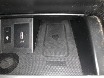 Hyundai Kona 64kWh Premium (10.5kW Charger) (204 ps) - UPGRADED SOUND - KEYLE