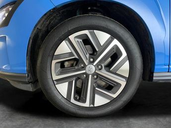 Hyundai Kona 64kWh Premium (10.5kW Charger) (204 ps) - UPGRADED SOUND - KEYLE