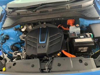 Hyundai Kona 64kWh Premium (10.5kW Charger) (204 ps) - UPGRADED SOUND - KEYLE