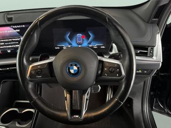 BMW iX1 30 66.5kWh M Sport xDrive (11kW Charger) (313 ps) - REVERSE CAM 