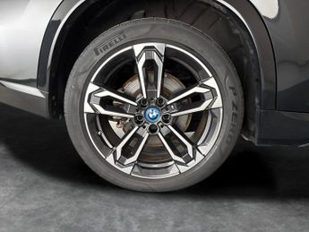 BMW iX1 30 66.5kWh M Sport xDrive (11kW Charger) (313 ps) - REVERSE CAM 