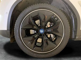 BMW iX3 80kWh Premier Edition Pro (286 ps) - HUD - PARK ASSIST - HK AUDI