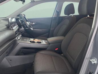 Hyundai Kona 64kWh Premium (10.5kW Charger) (204 ps) - HEATED SEATS - HEATED 
