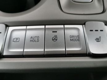 Hyundai Kona 64kWh Premium (10.5kW Charger) (204 ps) - KEYLESS ENTRY - LED - 