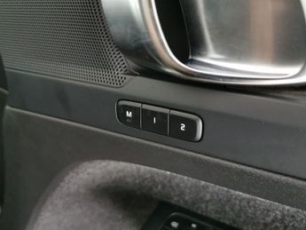 Volvo XC40 Recharge Twin 82kWh Plus AWD (408 ps) - BLACK ROOF RAILS - KEYLE