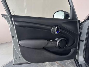 Mini Hatch 1.5 Cooper Classic Steptronic (136 ps) - NAV - 6.5IN SCREEN WITH