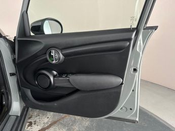 Mini Hatch 1.5 Cooper Classic Steptronic (136 ps) - NAV - 6.5IN SCREEN WITH