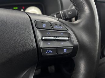 Hyundai Kona 64kWh Premium (10.5kW Charger) (204 ps) - HEATED SEATS - HEATED 