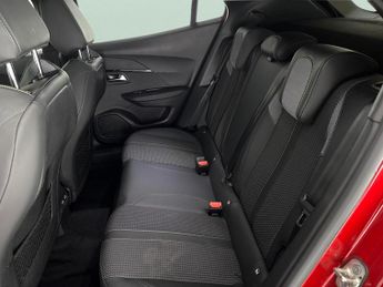 Peugeot E-2008 50kWh GT (7kW Charger) (136 ps) - BLACK ROOF RAILS - LED - REVER