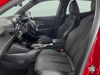 Peugeot E-2008 50kWh GT (7kW Charger) (136 ps) - BLACK ROOF RAILS - LED - REVER