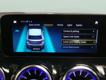 Mercedes-Benz EQA EQA 300 66.5kWh AMG Line 4MATIC (228 ps) - NAV - HEATED LEATHER