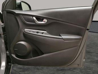 Hyundai Kona 64kWh Premium (10.5kW Charger) (204 ps) - HEATED SEATS - HEATED 